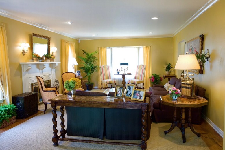 After-one-day-decorating-living-room