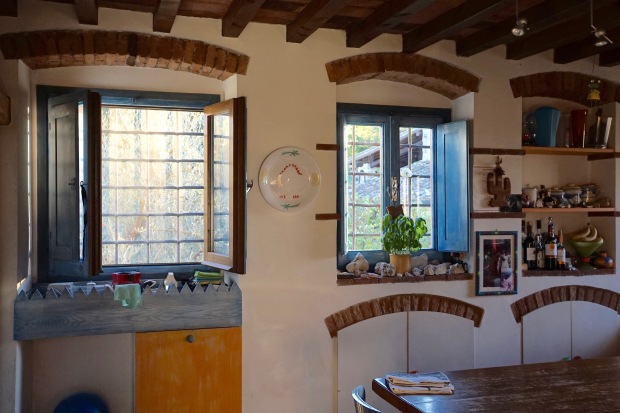Tuscan-kitchen-windows